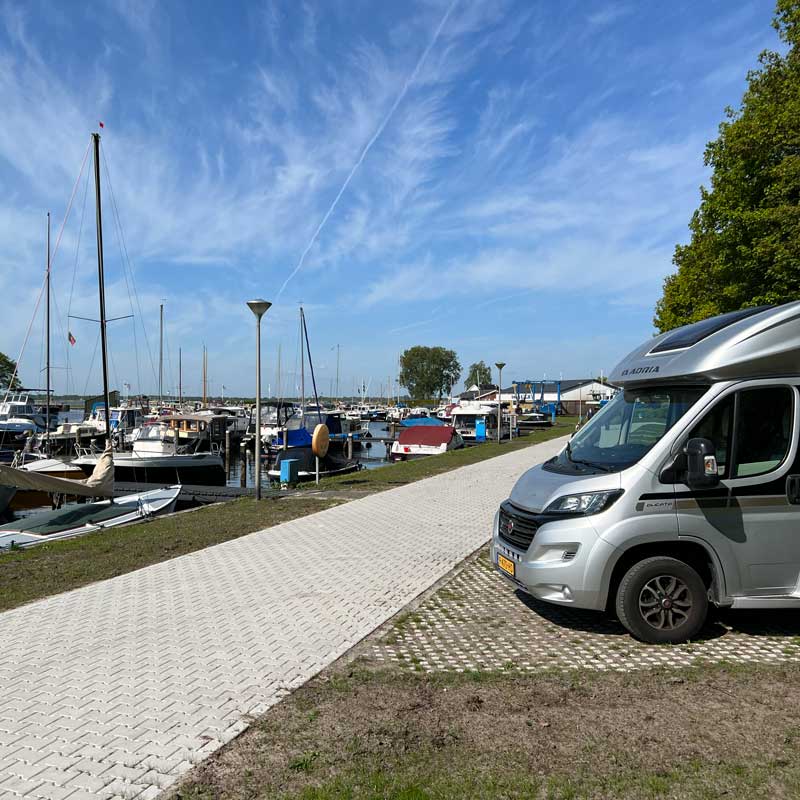 Bij-de-jachthaven-Allround-Watersport-camperplekken-bij-het-zuidlaardermeer