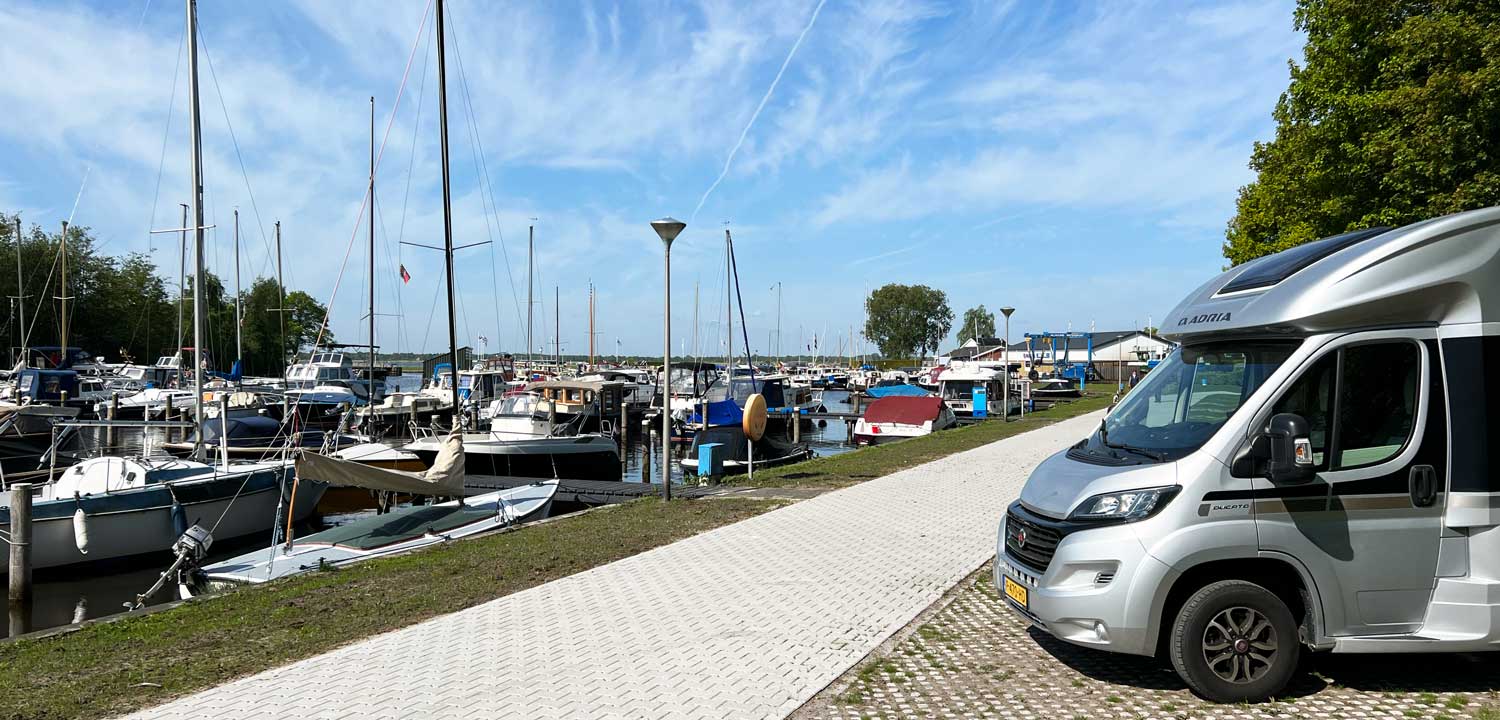 Camperplekken-Bij-de-Jachthaven-Allround-Watersport-Meerwijck-Kropswolde